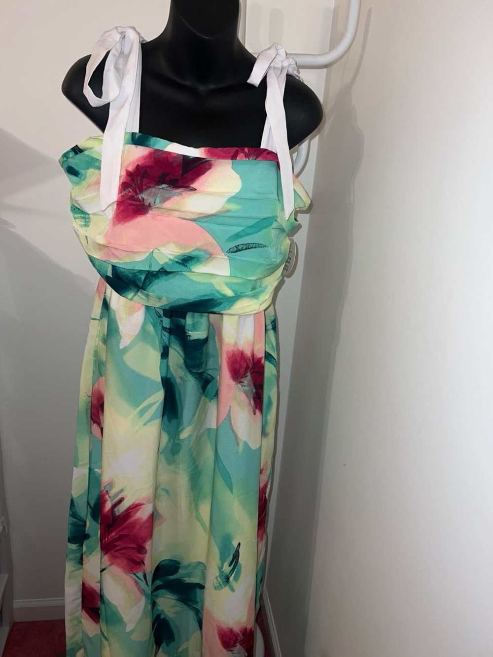 Floral Tie-Shoulder Maxi dress